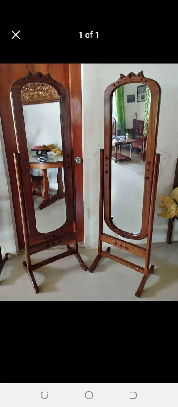 Magkono Mirror Stand